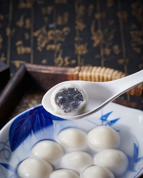 上海这家老字号,一天卖出7万只汤团!还有这些店,每一家都不会踩雷 上海这家老字号,一天卖出7万只汤团!还有这些店,每一家都不会踩雷