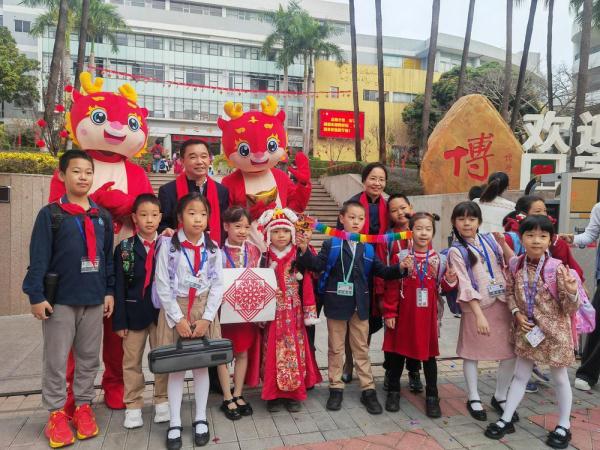 广州市中小学生“花式”迎开学! 广州市中小学生“花式”迎开学!