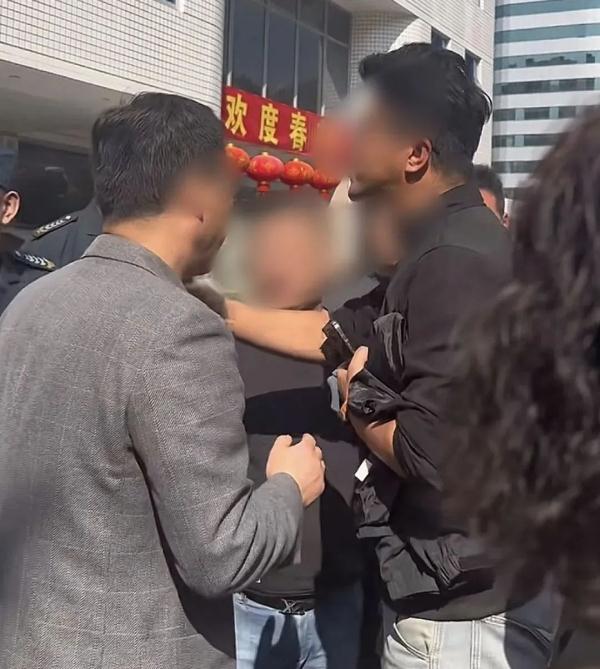 一年收费4万元,福建一中学被爆开学前一天倒闭?当地教育局介入 一年收费4万元,福建一中学被爆开学前一天倒闭?当地教育局介入