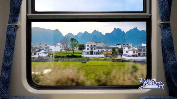 乘务员绘制列车美景时刻表，请查收！