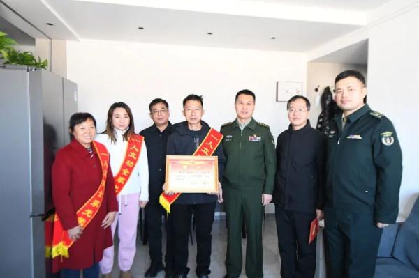 鞭炮响，喜报到！乡亲们一起来“沾喜气”！