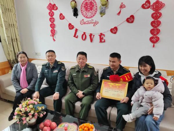 鞭炮响，喜报到！乡亲们一起来“沾喜气”！