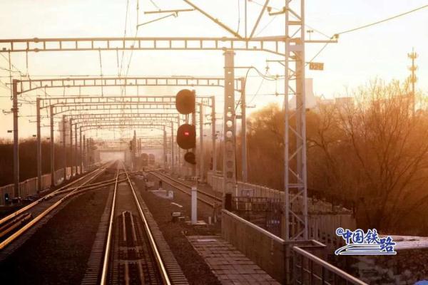 乘务员绘制列车美景时刻表，请查收！