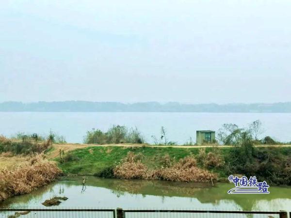 乘务员绘制列车美景时刻表，请查收！