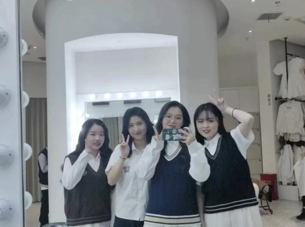 优秀!重庆一高校学霸宿舍 4女生获奖学金超10万元 优秀!重庆一高校学霸宿舍 4女生获奖学金超10万元