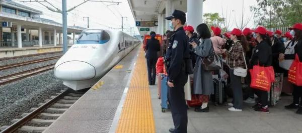 首趟!崇左至广州赴粤返岗动车开行! 首趟!崇左至广州赴粤返岗动车开行!