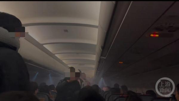 飞行途中旅客充电宝发生爆燃，该航班紧急备降香港