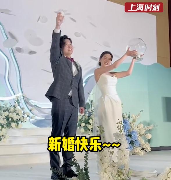 新娘端超大杯奶茶敬酒……网友：这一杯喝完不敢想象会多开心