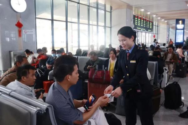 首趟!崇左至广州赴粤返岗动车开行! 首趟!崇左至广州赴粤返岗动车开行!