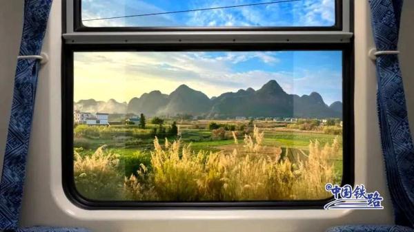 乘务员绘制列车美景时刻表，请查收！