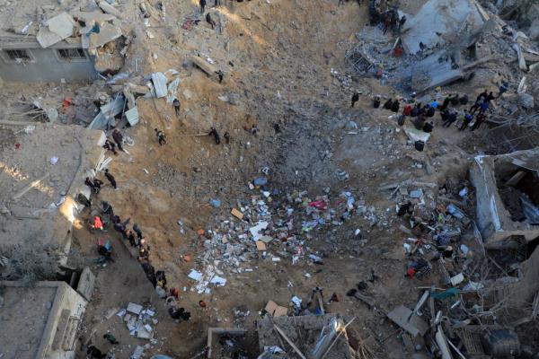 以军空袭加沙地带中部努赛赖特难民营