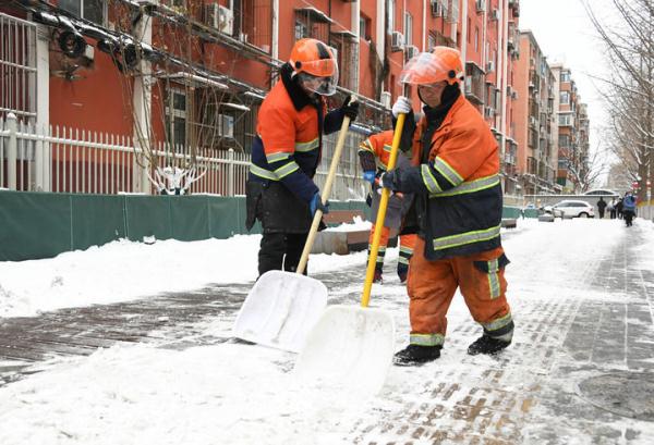 北京海淀：多措并举保障雪后市民出行
