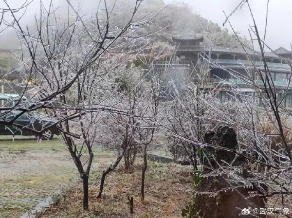 今晨武汉已出现冻雨!他们彻夜未眠 今晨武汉已出现冻雨!他们彻夜未眠