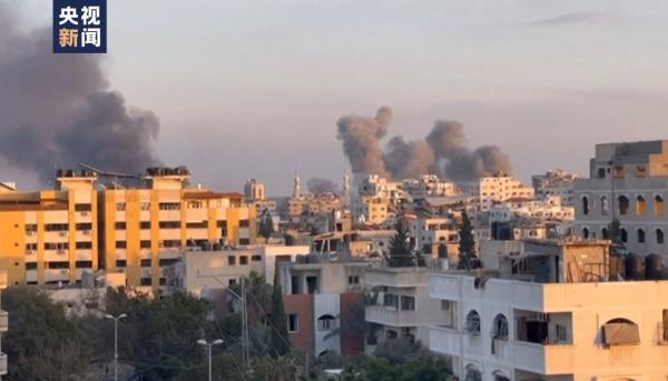 以军轰炸加沙城南部 当地记者记录袭击现场