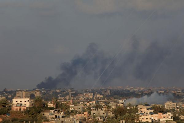 以军空袭加沙地带中部努赛赖特难民营