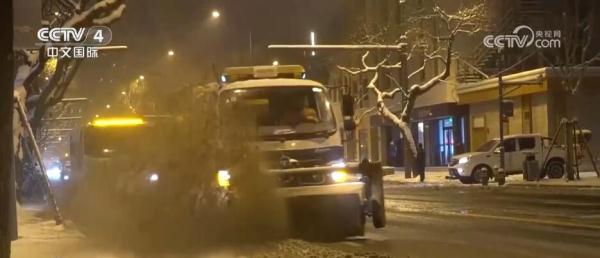 以雪为令，昼夜不停！多地各部门联动清积雪保畅通