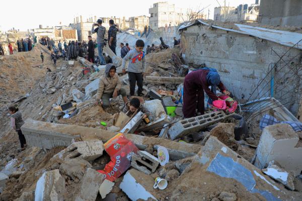 以军空袭加沙地带中部努赛赖特难民营