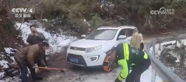 各部门加强部署积极应对 全力以“护”应对寒潮降雪天气 各部门加强部署积极应对 全力以“护”应对寒潮降雪天气