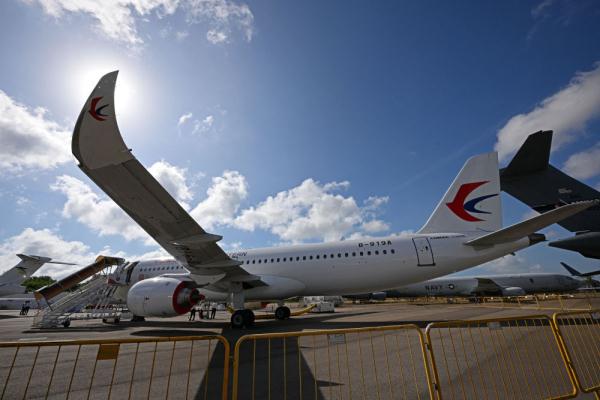 中国产C919和ARJ21飞机首次亮相新加坡航展