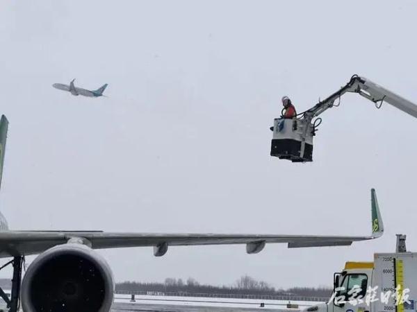 雪仍在下！石家庄部分路段临时封闭、公交绕行、停运、航班起降信息