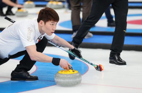 十四冬 | 冰壶战将王智宇:放下遗憾去“破圈” 十四冬 | 冰壶战将王智宇:放下遗憾去“破圈”