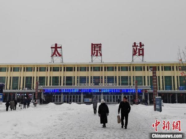 强降雪致山西局部积雪达18厘米：交通受阻、景区闭园
