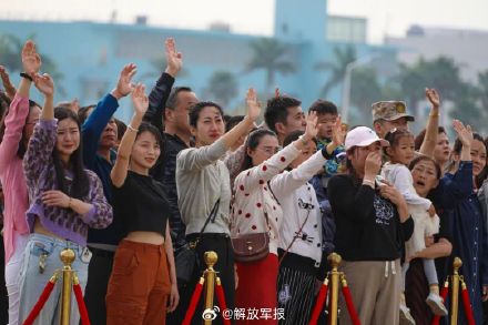 起航!海军第46批护航编队奔赴亚丁湾 起航!海军第46批护航编队奔赴亚丁湾