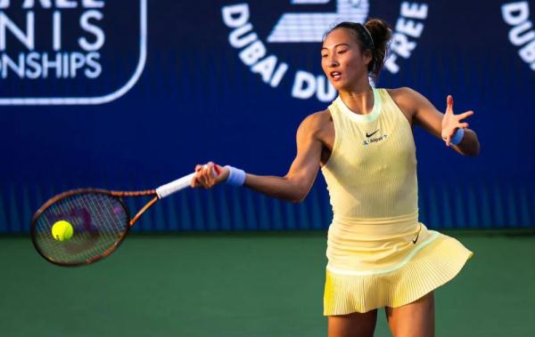 WTA1000迪拜站 郑钦文逆转进入16强