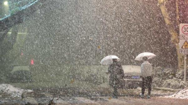 大范围雨雪天气展开,河南多地已拉响暴雪红色预警