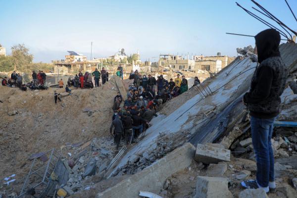 以军空袭加沙地带中部努赛赖特难民营