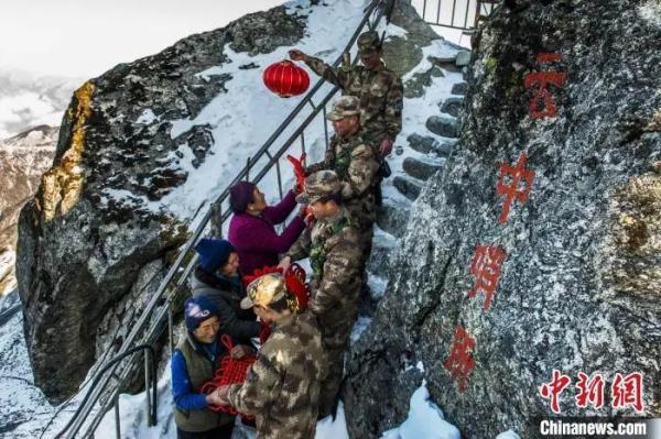 3位藏族阿妈为云中哨所送菜40年，如今沥青路修好了