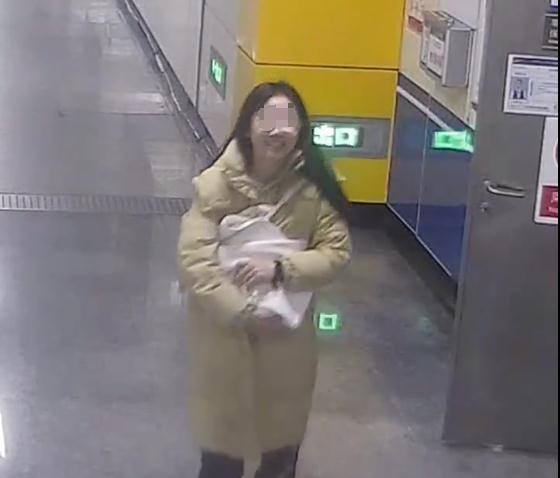 事发长沙！新娘乘地铁遗失十多万……