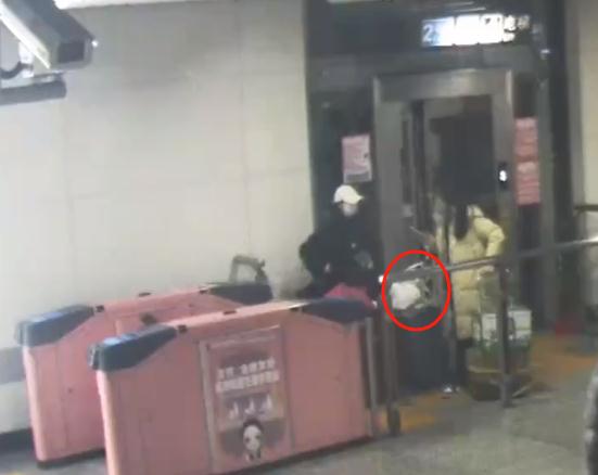 事发长沙！新娘乘地铁遗失十多万……