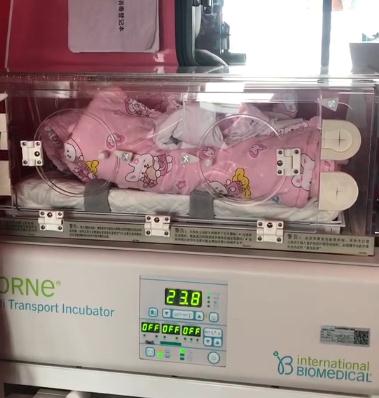 1.5公斤早产女婴呼吸衰竭!需紧急转运武汉!看到这辆车请避让! 1.5公斤早产女婴呼吸衰竭!需紧急转运武汉!看到这辆车请避让!