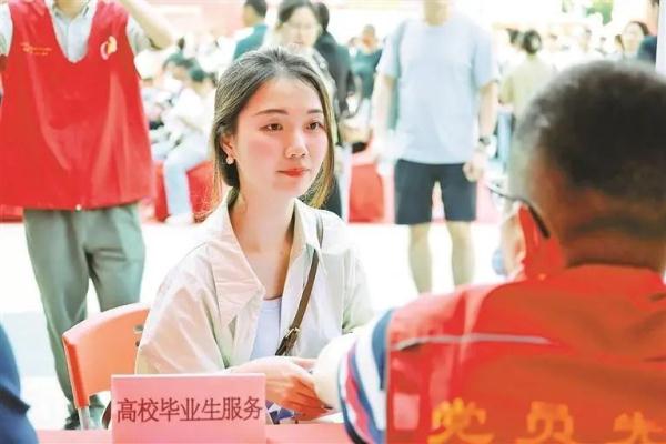 深圳节后首场线下招聘会很火爆!“妈妈岗”“零工岗”受青睐 深圳节后首场线下招聘会很火爆!“妈妈岗”“零工岗”受青睐