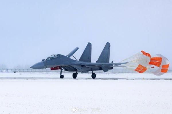 高清大图来了！直击空军多型战机飞行训练