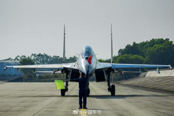 龙年首飞歼11b超清壁纸上新