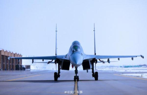 高清大图来了！直击空军多型战机飞行训练