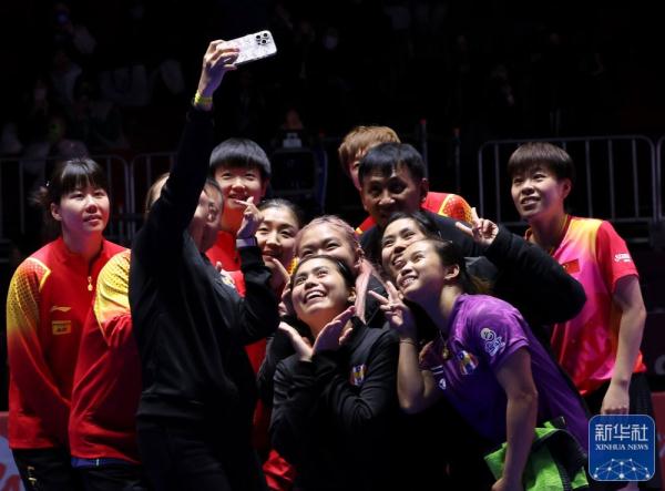 世乒赛｜中国女团晋级八强