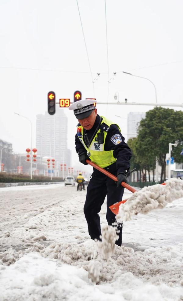应急响应升级！非必要不出行！武汉今天还有中到大雪+7级阵风