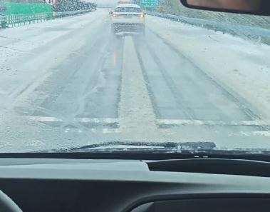 1.5公斤早产女婴呼吸衰竭!需紧急转运武汉!看到这辆车请避让! 1.5公斤早产女婴呼吸衰竭!需紧急转运武汉!看到这辆车请避让!