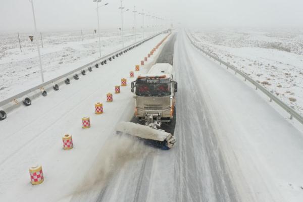 寒潮中，他们坚守岗位