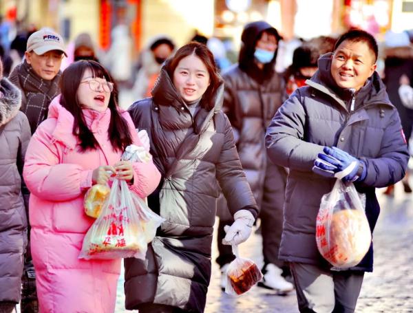 冰城旅游热度持续，特色美食销量不减