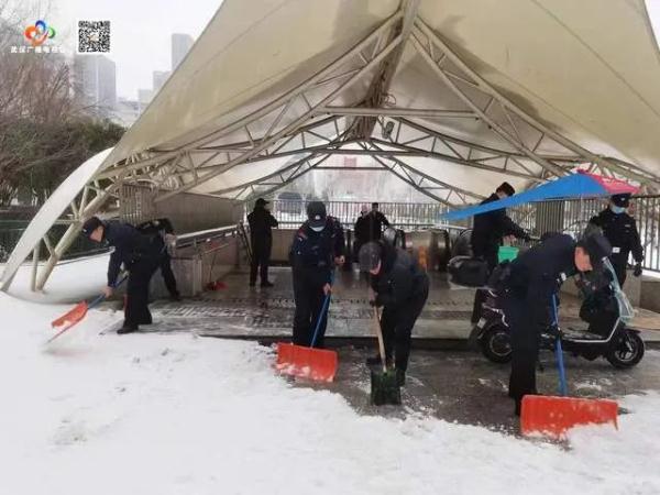 雨雪冰冻还将持续几天？武汉市机场、车站、景区都在行动，现场直击→