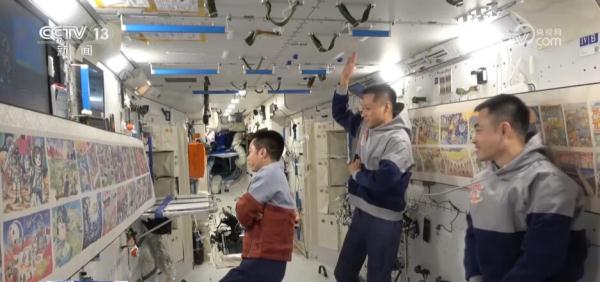 “天宫画展”上新！彩笔绘出未来畅想 点亮少年“中国梦”