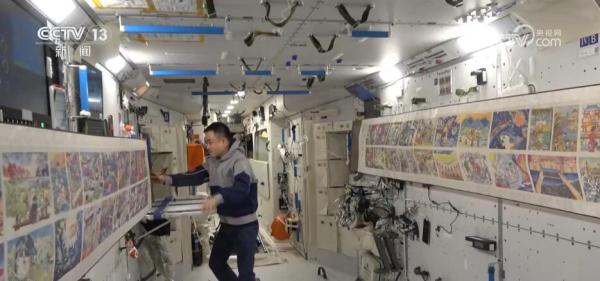 “天宫画展”上新！彩笔绘出未来畅想 点亮少年“中国梦”