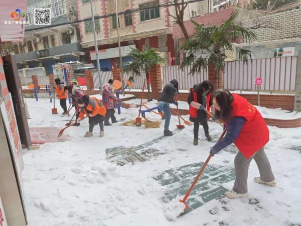 雨雪冰冻还将持续几天？武汉市机场、车站、景区都在行动，现场直击→
