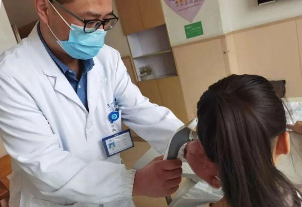 7岁孩子将黄豆塞入耳朵，三个月后已发芽……医生提醒→