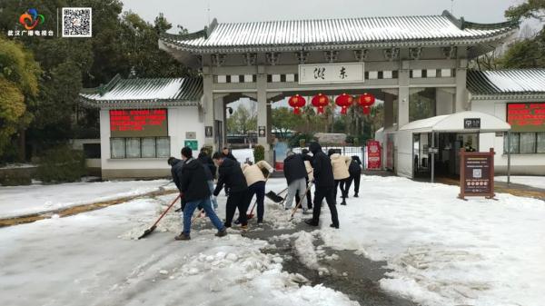 雨雪冰冻还将持续几天？武汉市机场、车站、景区都在行动，现场直击→