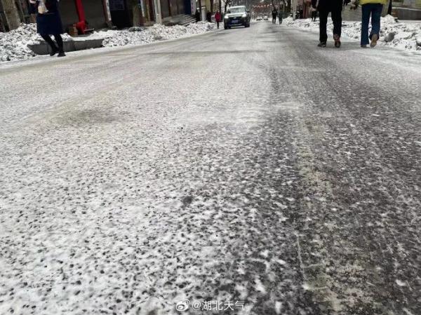 湖北多地发布暴雪黄色预警